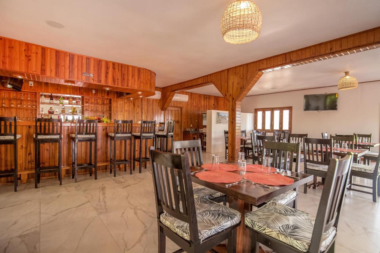 Falling Leaves Lodge Сан-Игнасио Экстерьер фото
