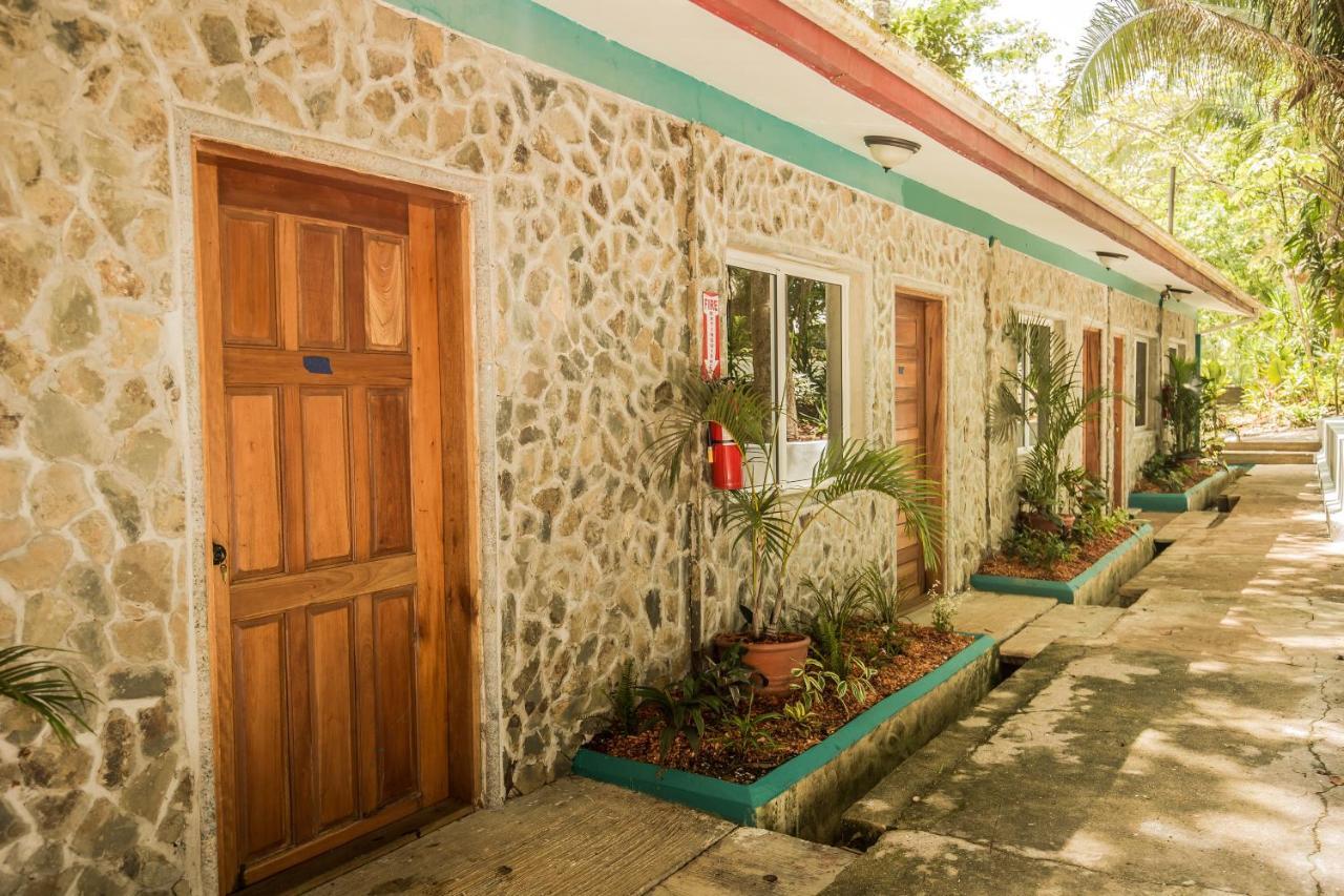 Falling Leaves Lodge Сан-Игнасио Экстерьер фото